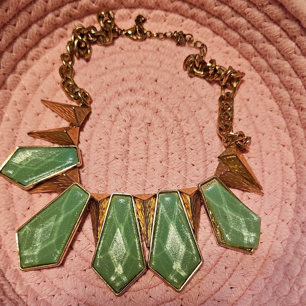Elegant Gold and Green Geometric Necklace